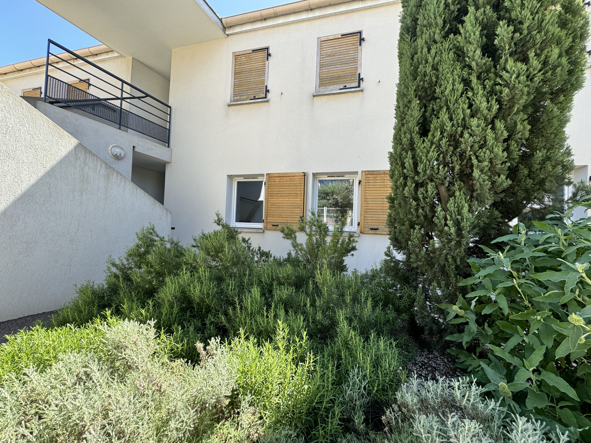  Appartement de type 4 avec terrasse et jardinet à Martigues